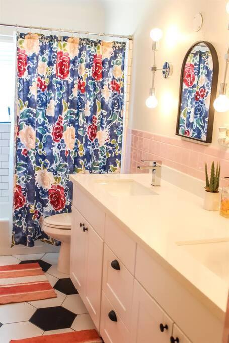 フェニックス Newly Remodeled Midcentury Pink Flamingo Casaヴィラ エクステリア 写真